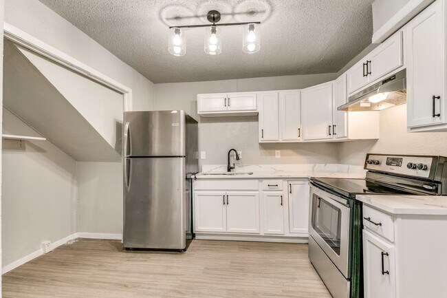 Foto del edificio - Coming Soon! 3 Bed 2.5 Bath Townhouse for ...