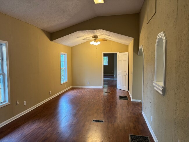 Foto del edificio - 3504 Fly Rd