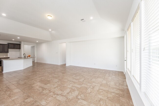 Building Photo - 26306 Julia Manor Dr