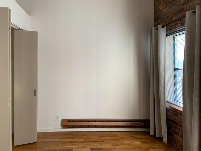 Building Photo - 5403 Ballard Ave NW