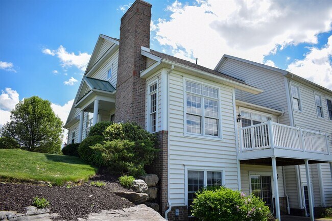 Building Photo - 3 br, 3.5 bath Townhome - 1106 Tennyson Close