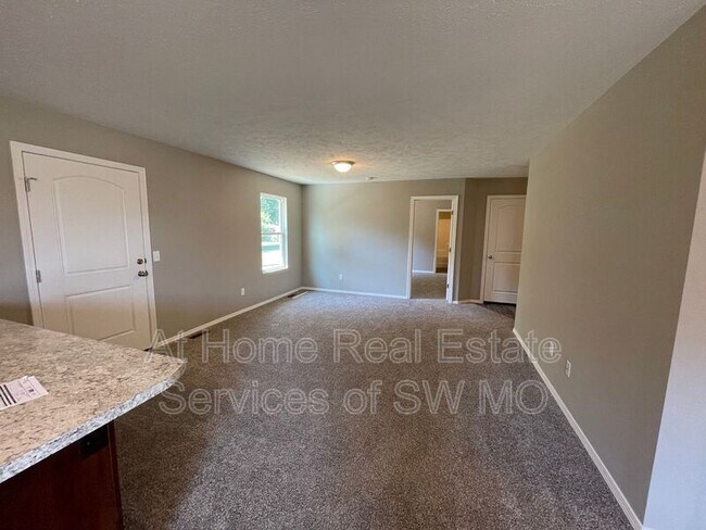 Building Photo - 491 Hudson Ave