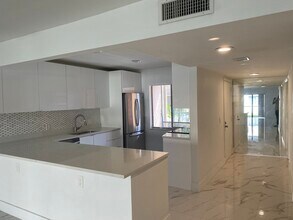 Building Photo - 158 Lakeview Dr