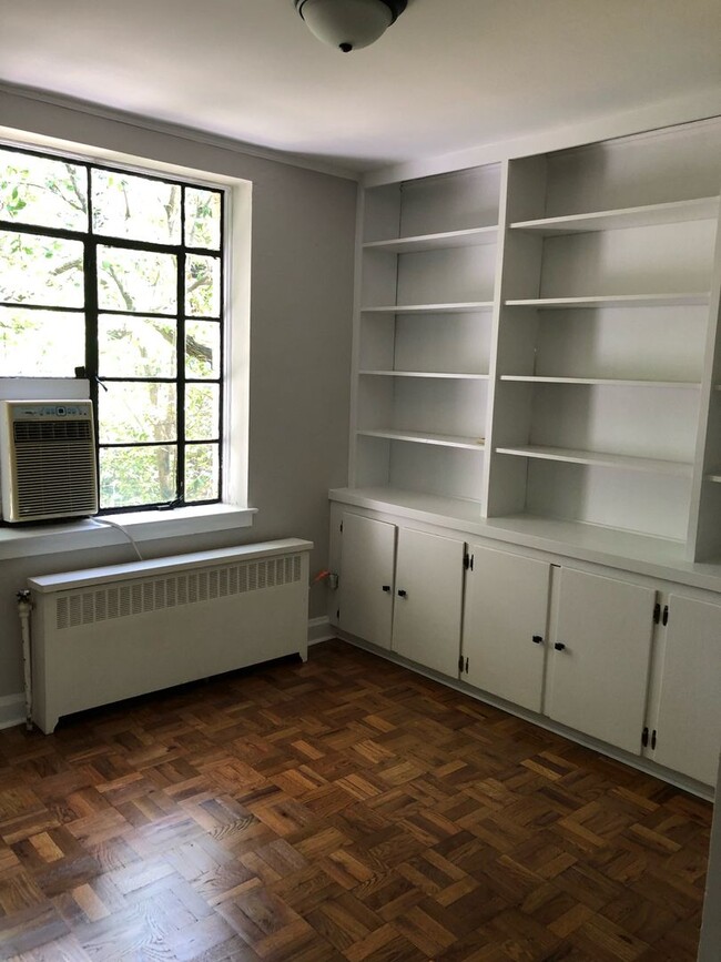 Building Photo - Charming 1 Br Condo in Myrtle Square of Di...