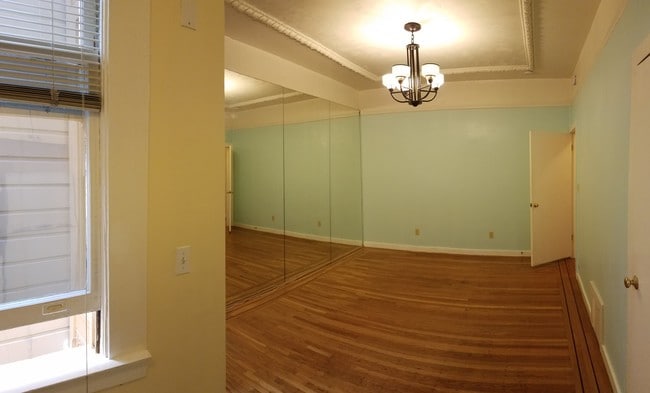 Building Photo - 1200 Pine St