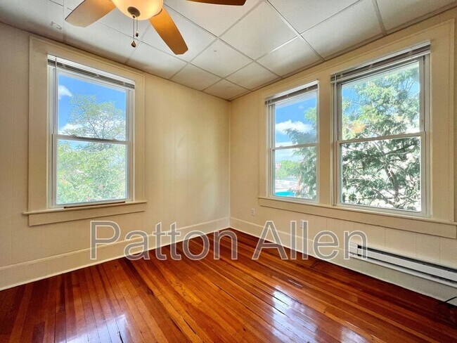Foto del edificio - 43 Ravenscroft Dr
