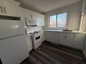 Building Photo - 441 Covert St