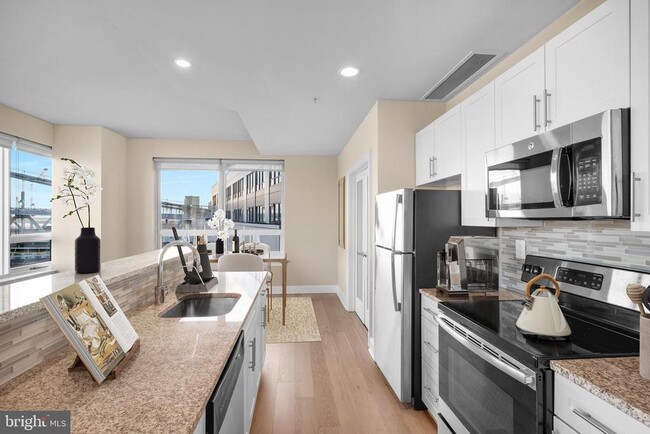 Foto del edificio - 235 N Christopher Columbus Blvd