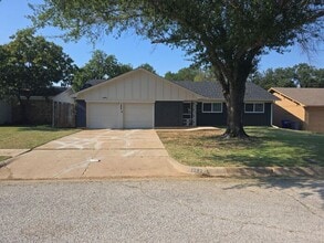 Building Photo - 202 Linda Ln