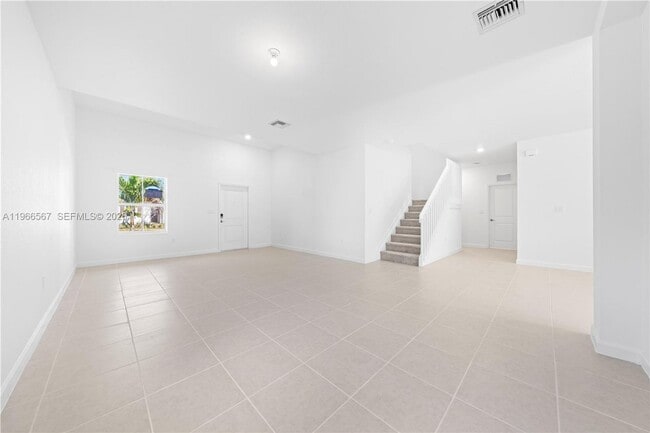 Building Photo - 2442 SE 30th Dr