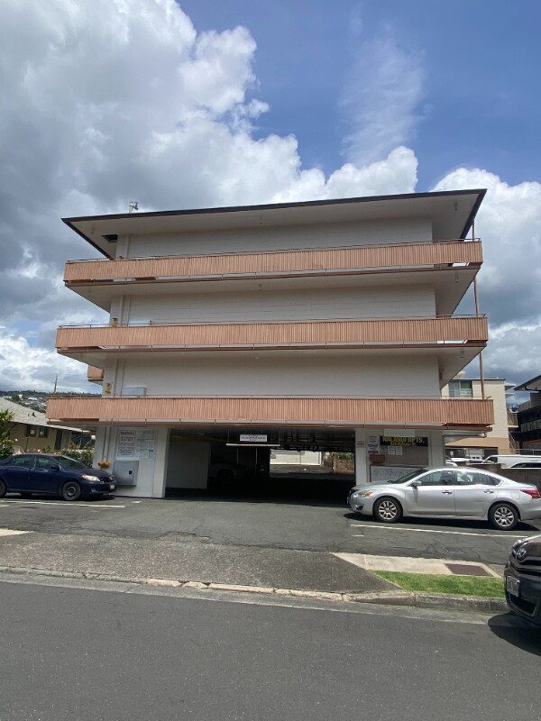 Building Photo - 636 Nalanui St