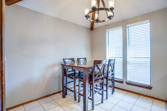 Building Photo - 1511 Quail Run Dr