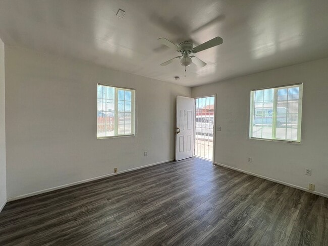 Building Photo - 1 Bedroom 1 Bathroom House with Fenced Yard+