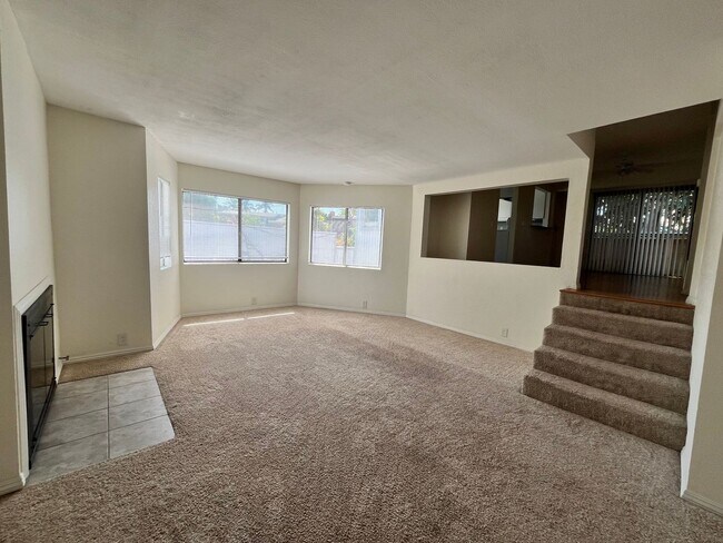 Building Photo - Spacious 2 bedroom/2 bathroom unit on Thir...