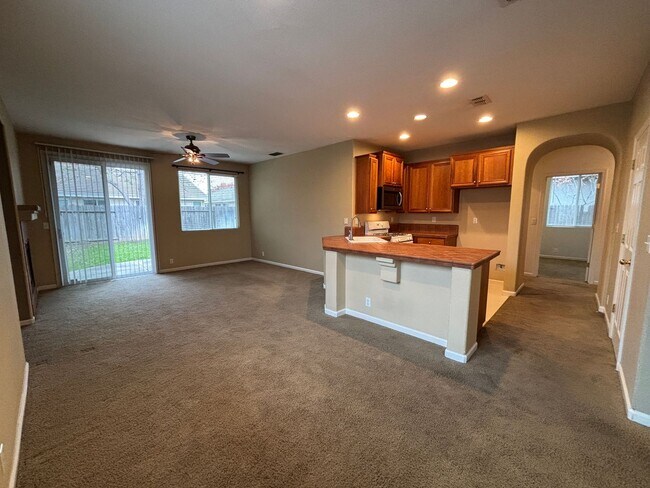 Building Photo - Must See, Beautiful, Warm, Inviting Home
