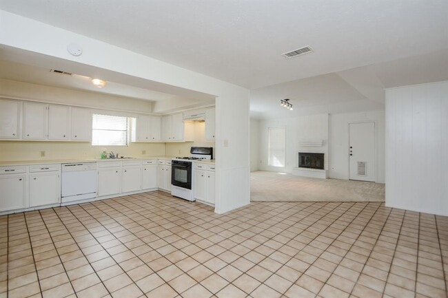 Foto del edificio - 230 Wedgewood Ct