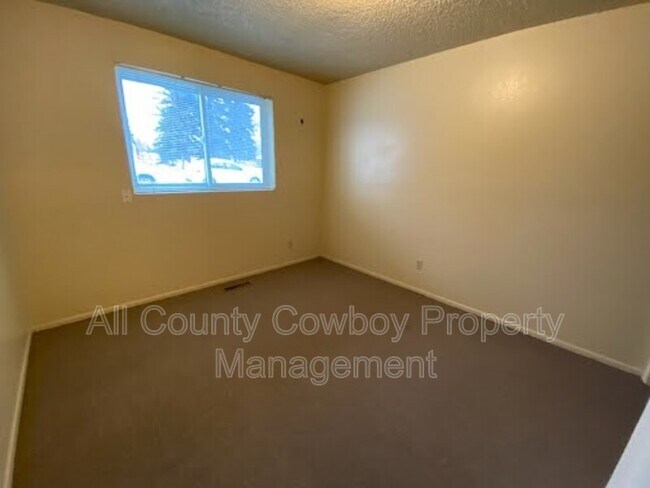 Building Photo - 1314 E Gibbon St