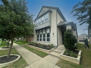 Building Photo - 7105 Royal View Dr