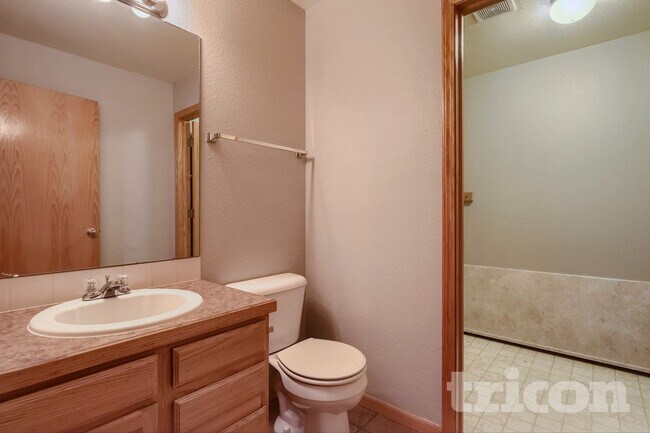 Foto del edificio - 2215 Sweetwater Creek Dr