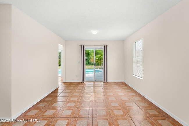 Building Photo - 253 Provincial Dr