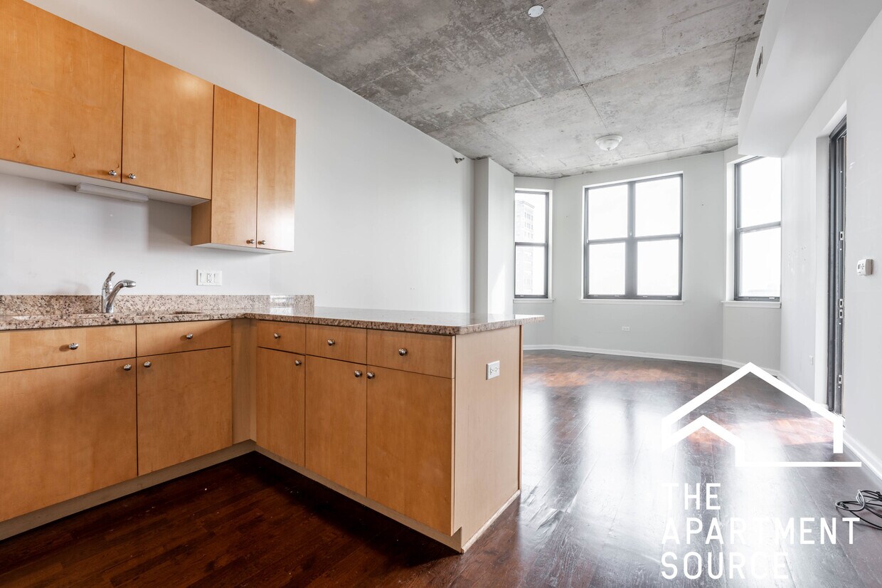 Primary Photo - 1466 S Michigan Ave