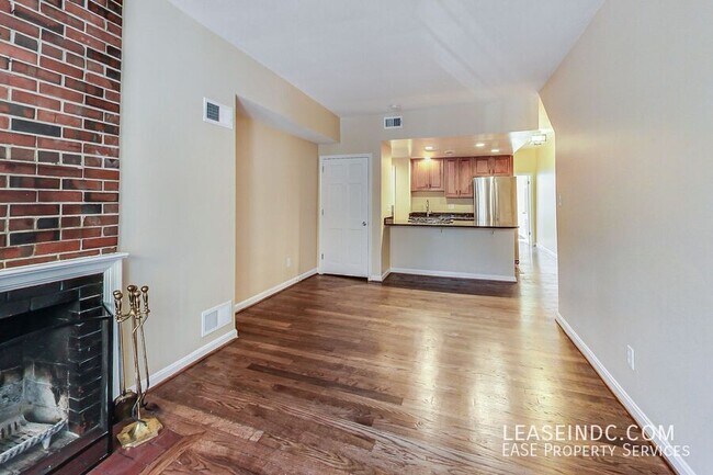 Foto del edificio - 323 9th St SE