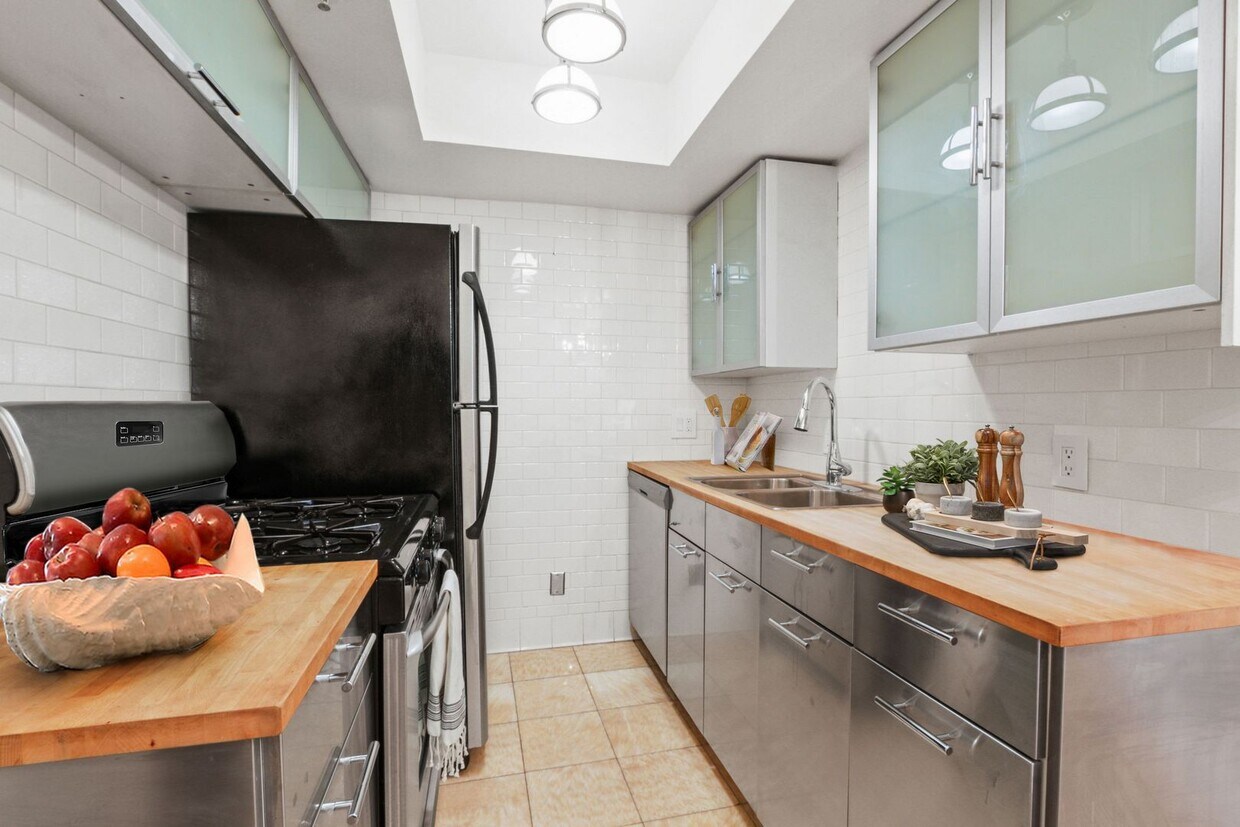 North Harper House Apartments at 1430 N Harper Ave West Hollywood, CA