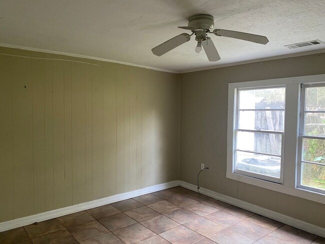 Building Photo - 3 bed/1 bath House for Rent