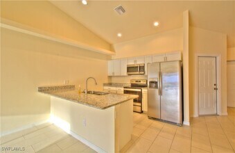 Building Photo - 512 Skyline Blvd