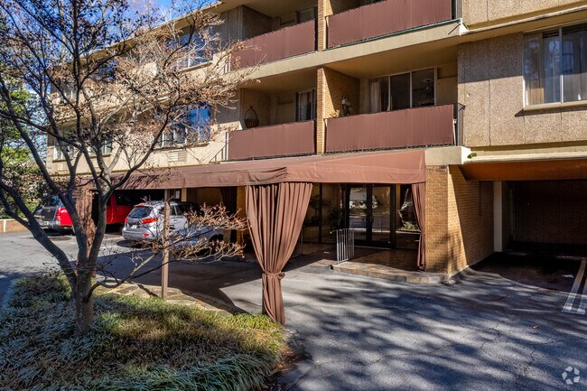Building Photo - 2637 Peachtree Rd NE