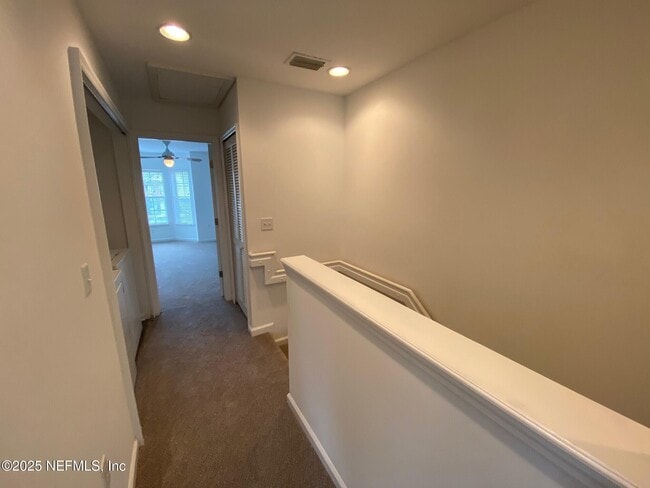 Building Photo - 1524 Fieldview Dr