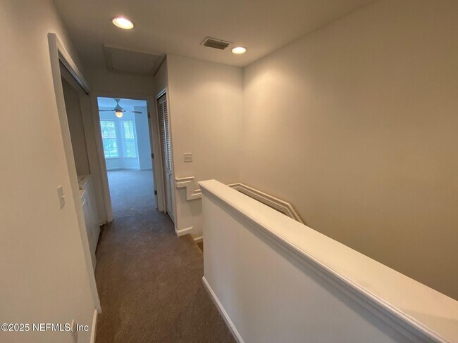 Foto del edificio - 1524 Fieldview Dr