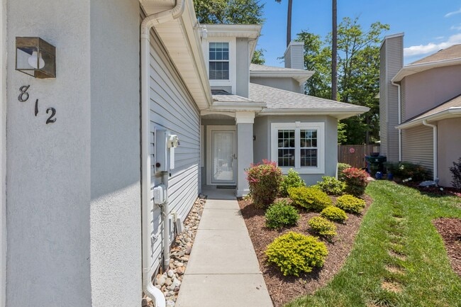 Building Photo - Gorgeous Home Ready for Move In