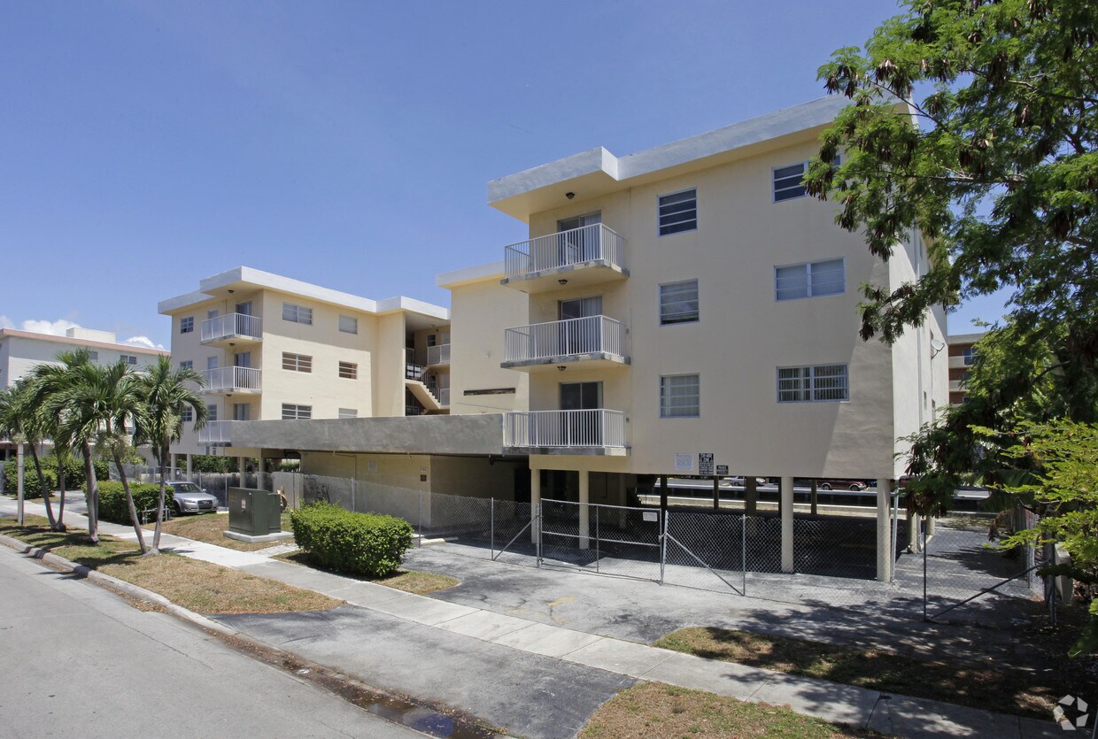 Primary Photo - Enclave Shores