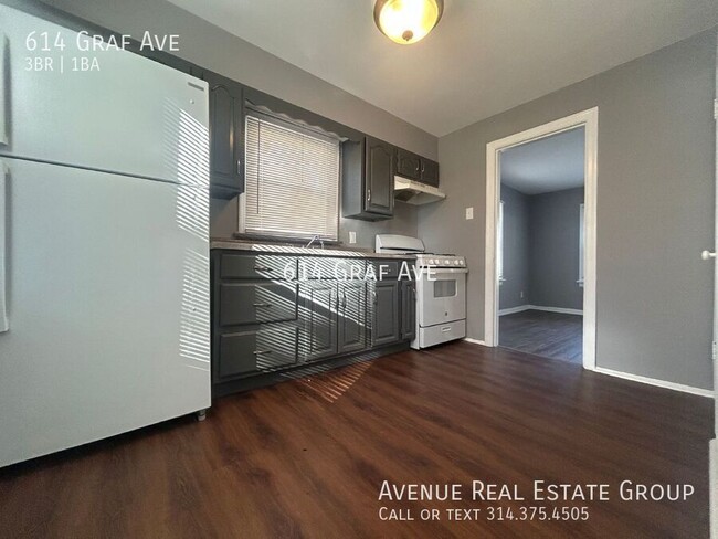 Building Photo - Charming 3-Bedroom Gem on Graf Ave – Cozy ...