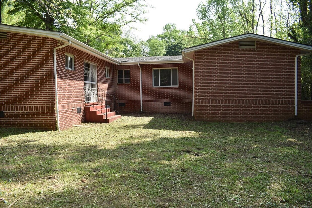 Building Photo - 1103 Johnson St