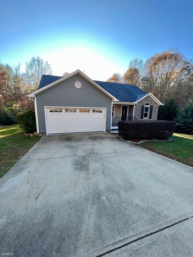 121 Purple Finch Ln, Mooresville, NC 28117 House Rental in