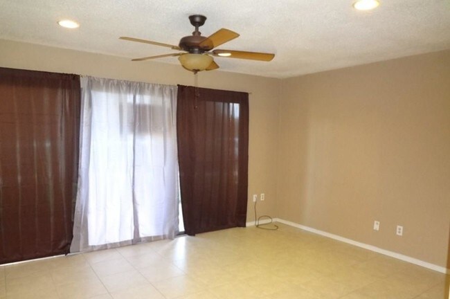 Foto del edificio - 12900 Walden Rd