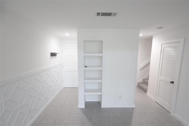 Building Photo - 8200 Neely Dr