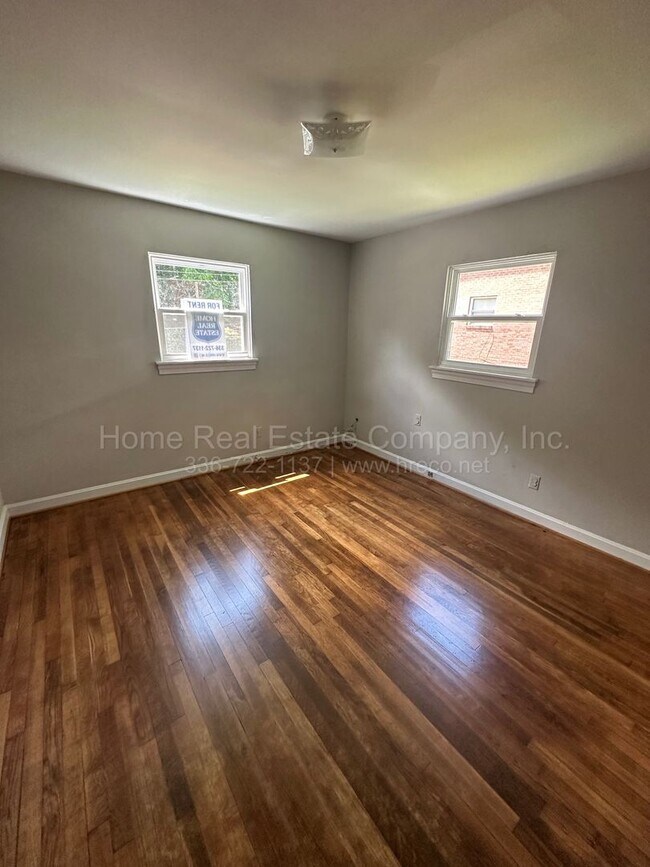 Building Photo - 139-141 Westdale (Drawer 1 - 608)