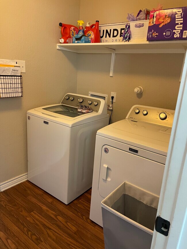 Foto del edificio - 9619 Pleasanton Blf