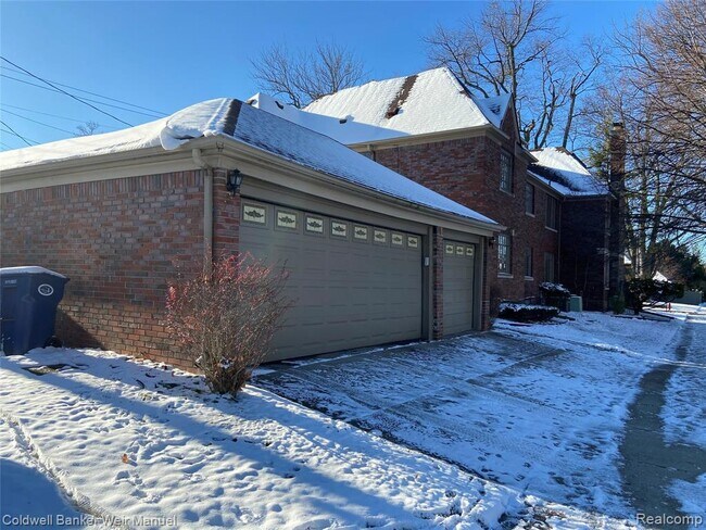 Foto del edificio - 798 Trombley Rd
