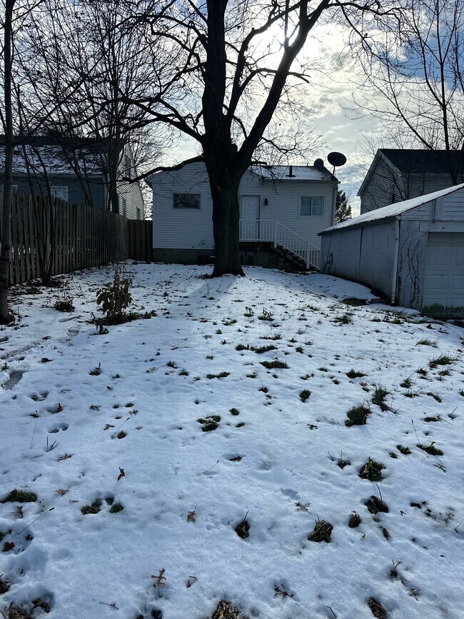 Foto del edificio - 809 Lakewood Blvd