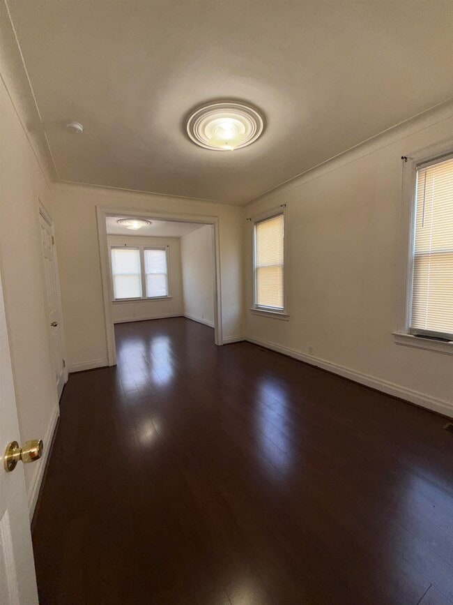 Building Photo - 726 Garfield Ave