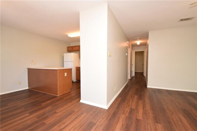 Foto del edificio - 10811 Lanshire Dr