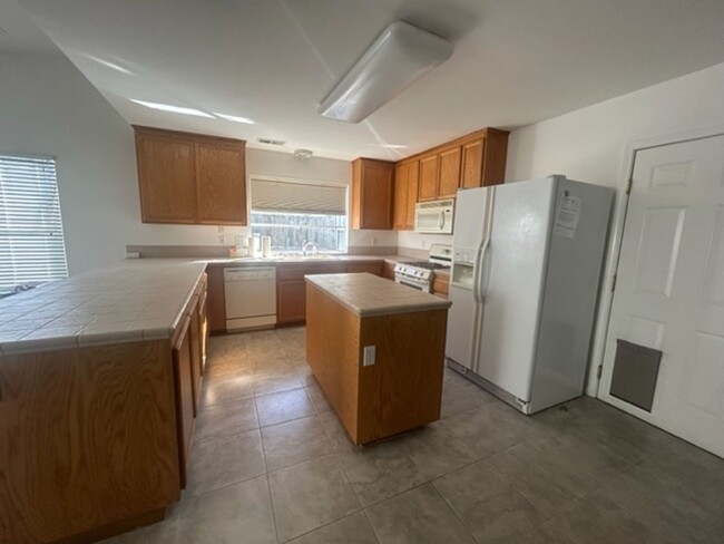 Building Photo - Spacious 3 Bedroom House in San Leandro