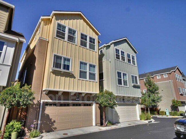 Building Photo - 138 Iris Dr
