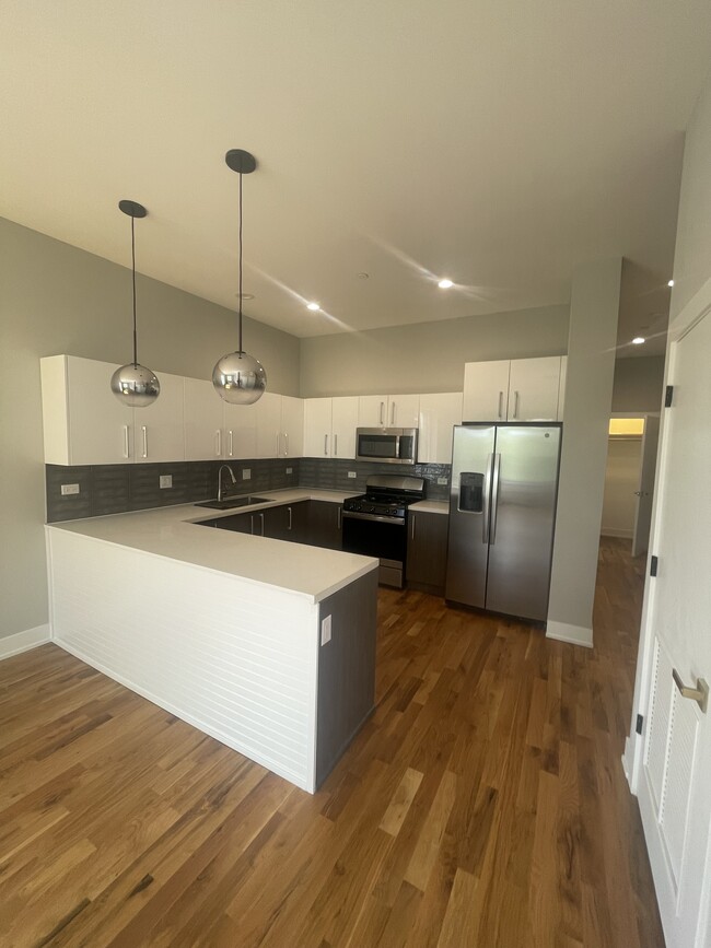 Kitchen with new appliances - 1300 Jefferson St