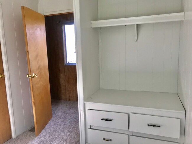 Foto del edificio - 3 bedroom, 2 full baths and large yard!