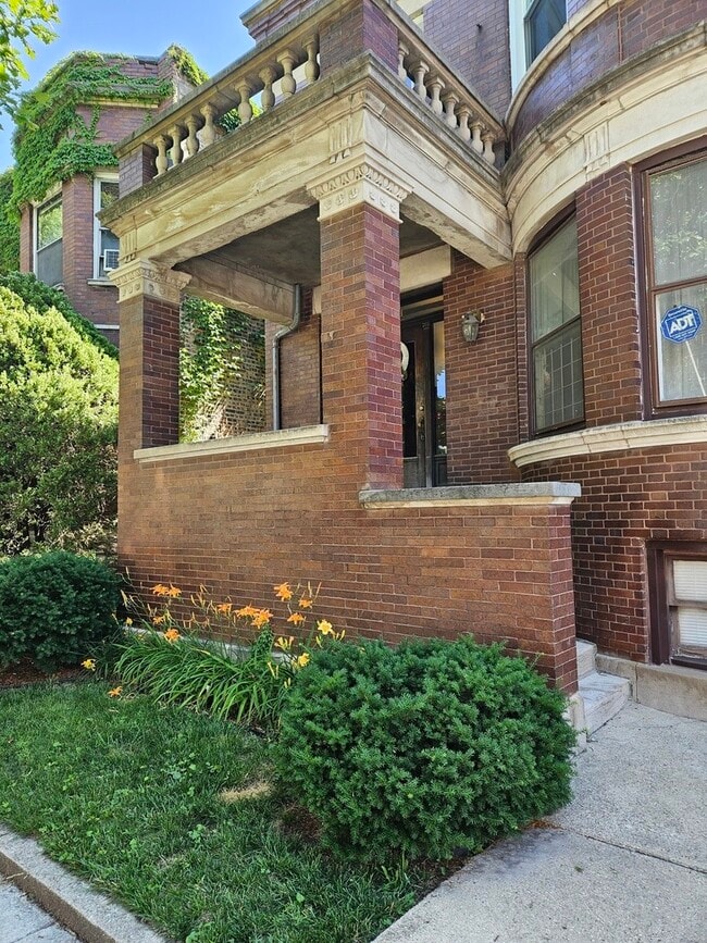 Building Photo - 6611 S Minerva Ave